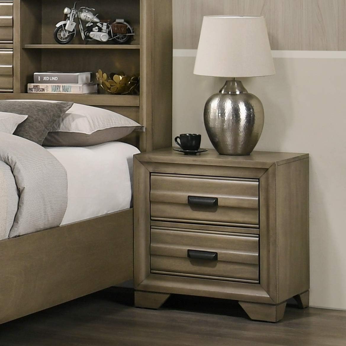 Roundhill Furniture Loiret Light Gray Finish 3-Piece Wood Bedroom Set with Queen Size Storage Bed with Two Nightstands
