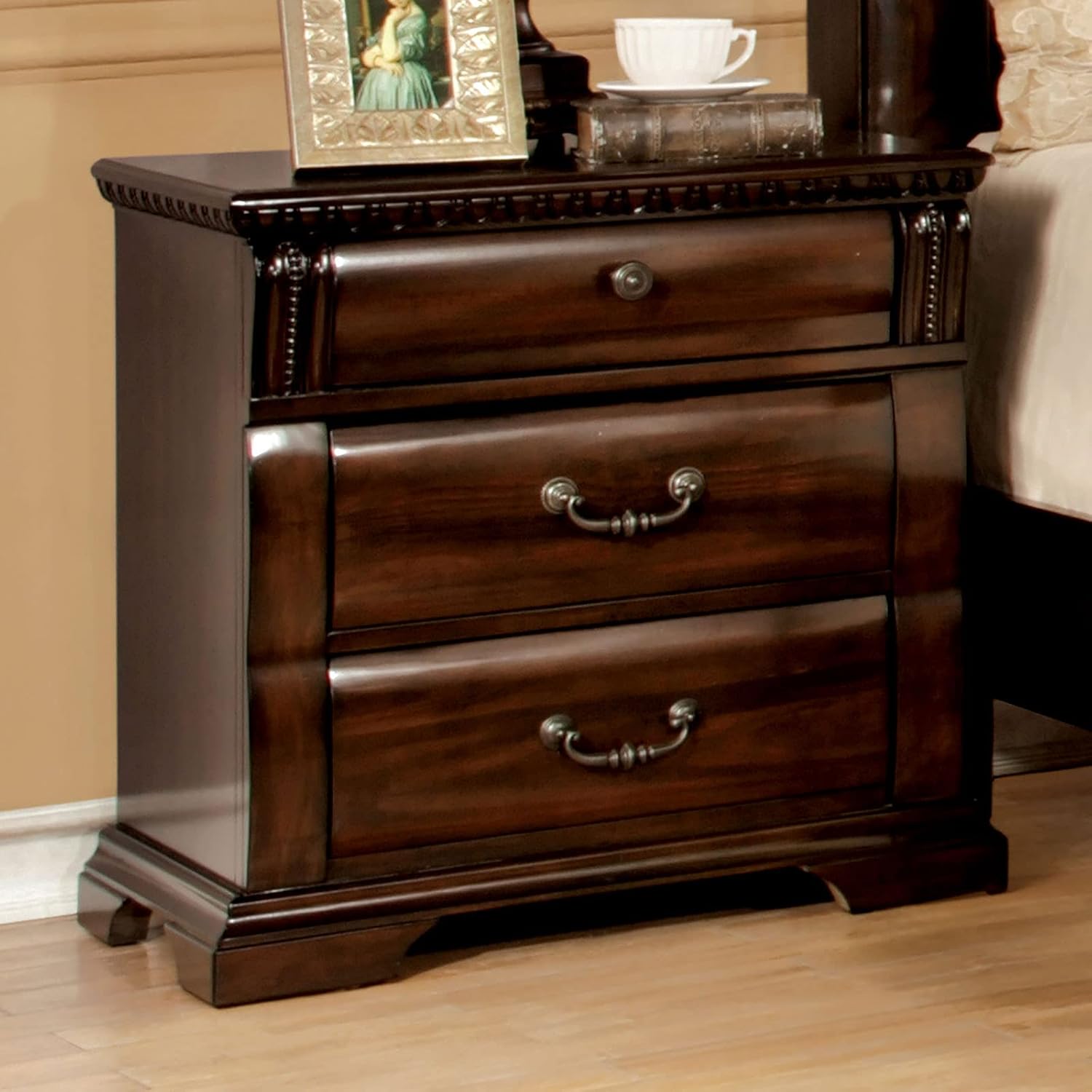 MASARA Traditional 4-Piece Queen Bedroom Set, Cherry Wood, Decorative Posts, Felt-Lined Drawers