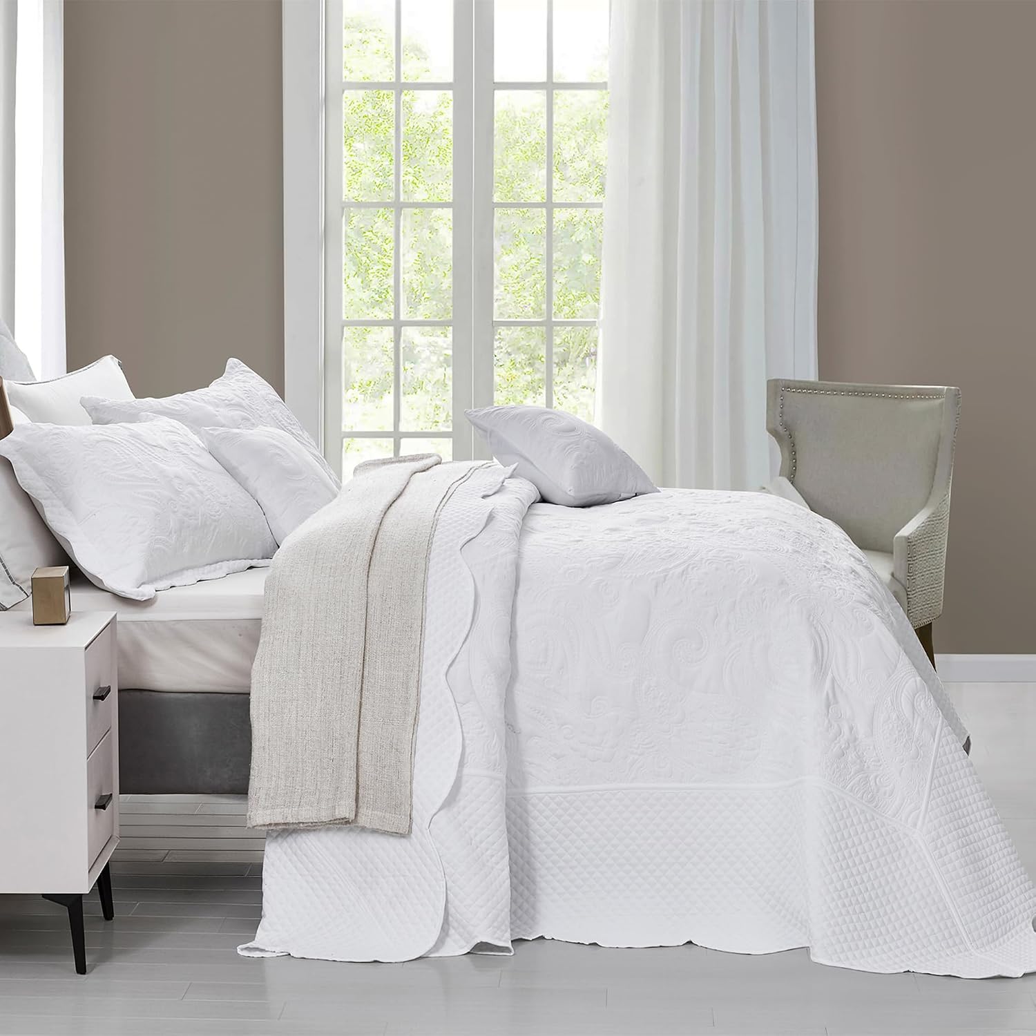 Oversized King Bedspread, Paisley Pattern Design, Lightweight Bedding Cover, Reversible, 5 Piece, 100% Microfiber, Pure White