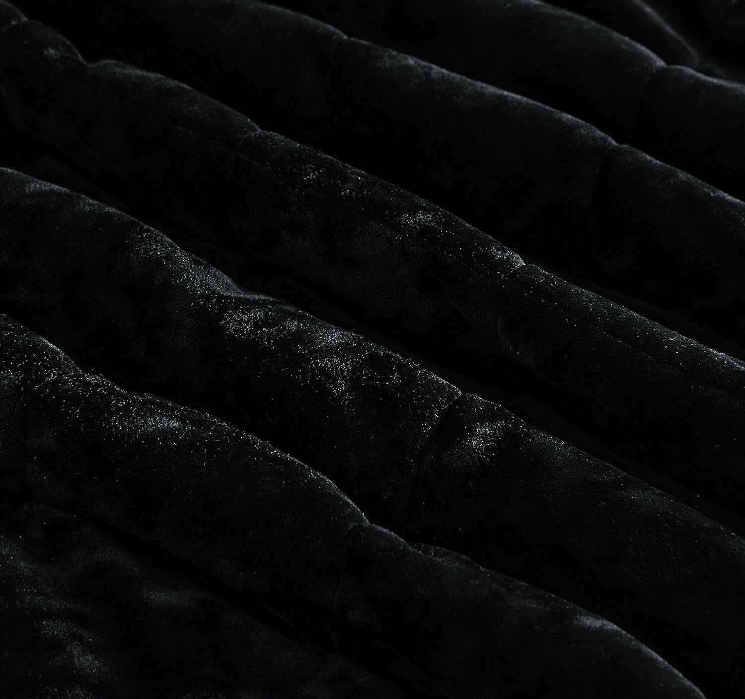 Chezmoi Collection Lux Black Velvet Quilt Oversized King Set, 3-Piece Plush Distressed Velvet Bedding All Season Lightweight Comforter Brushed Microfiber Reverse with Diamond Stitch Quilting