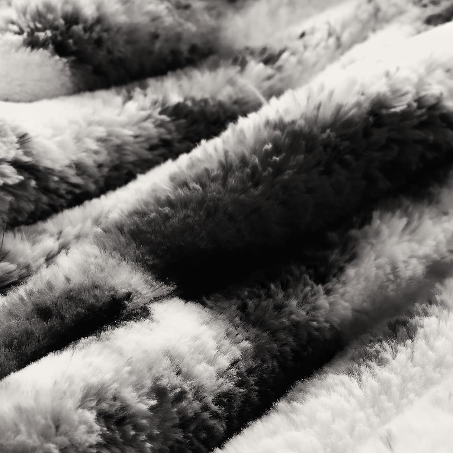 Wonderful Fluffy Faux Rabbit Fur Comforter Set King Size, Striped Stitching Tie-Dye Black Plush Fuzzy Bedding Set 3 Pieces, Warm Soft Comforter Bedding Set for Winter, 104'x90'