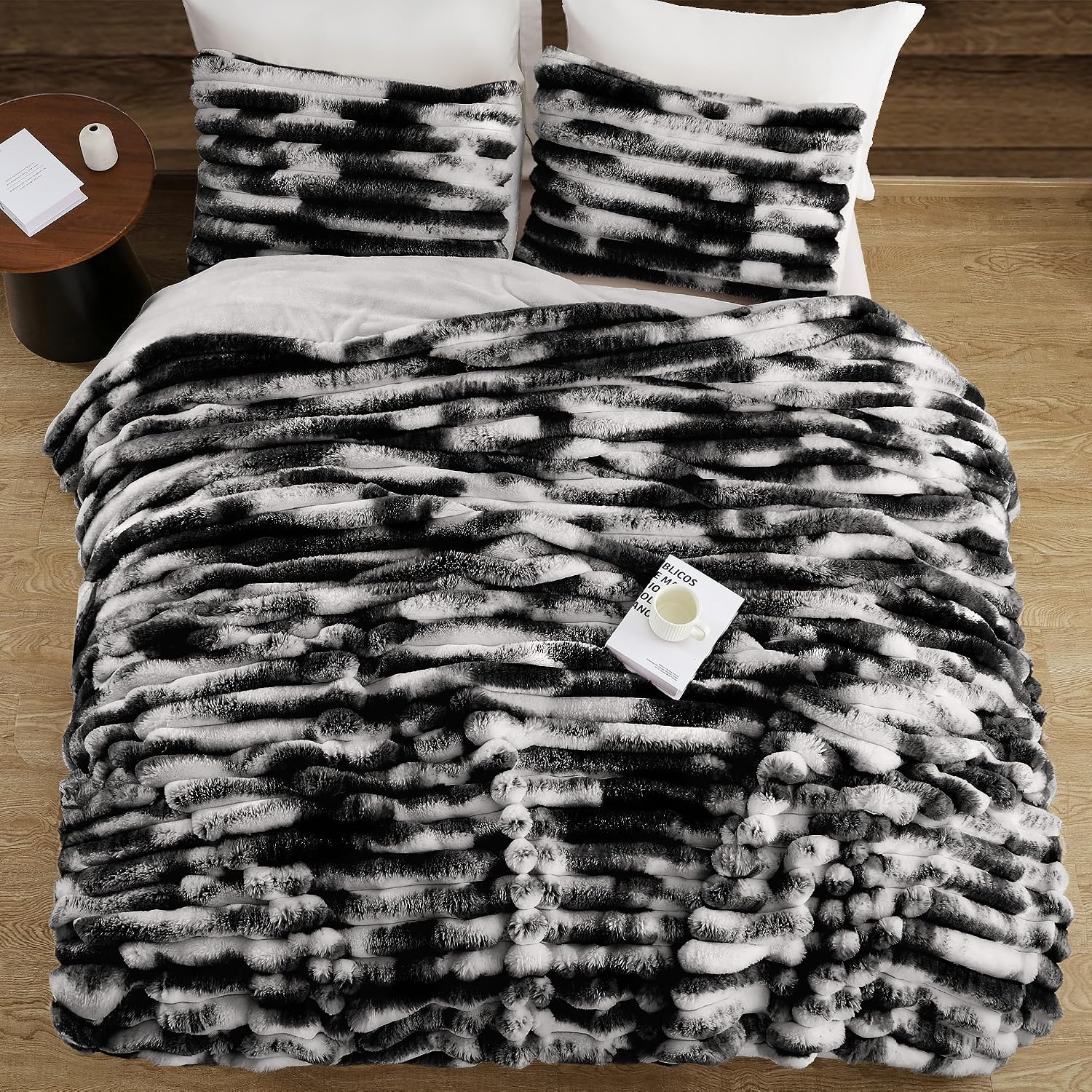 Wonderful Fluffy Faux Rabbit Fur Comforter Set King Size, Striped Stitching Tie-Dye Black Plush Fuzzy Bedding Set 3 Pieces, Warm Soft Comforter Bedding Set for Winter, 104'x90'