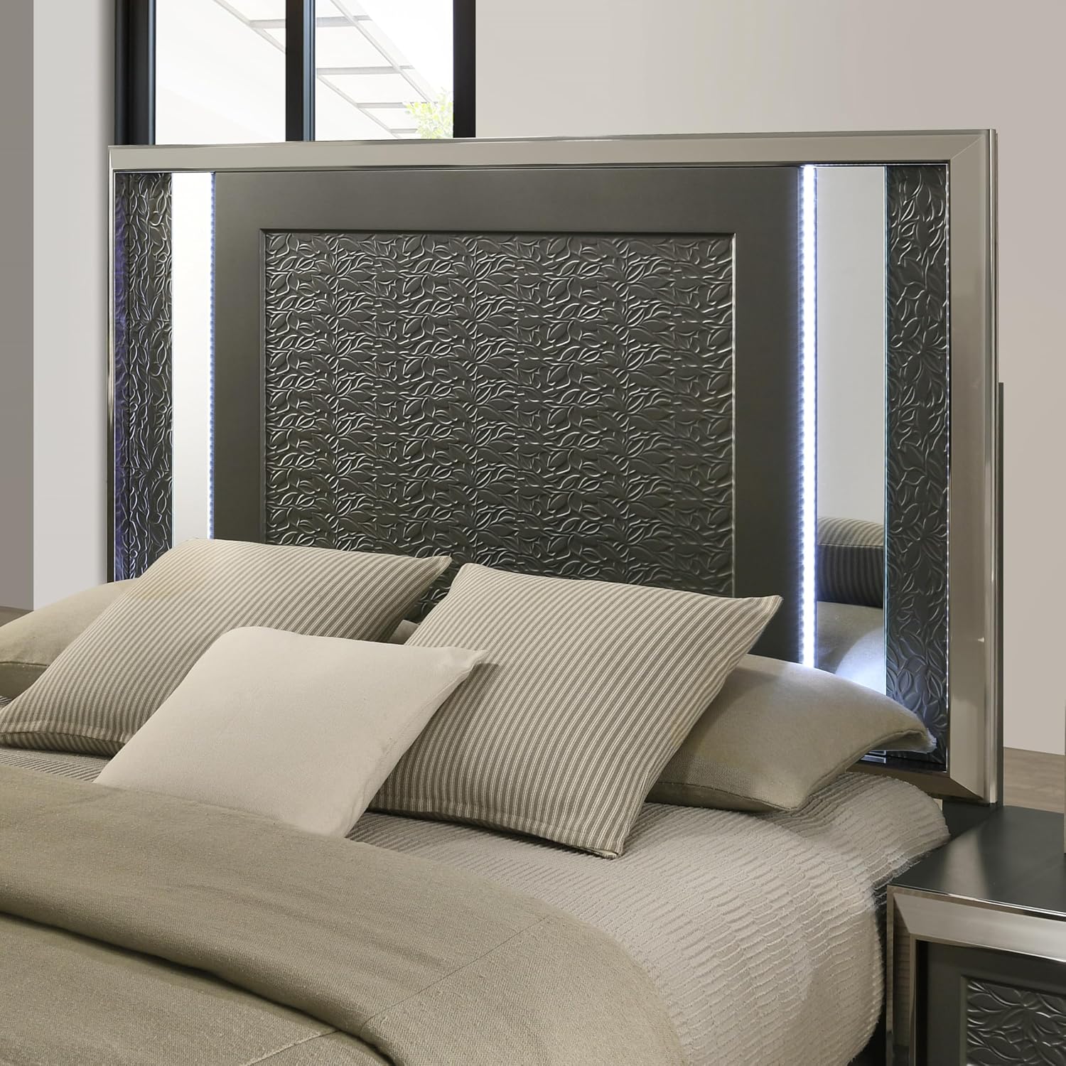 Furniture of America Uself Modern Solid Wood 5-Piece Bedroom Set with LED on Headboard and Mirror, Silver Bracketed Feet, Leaf Pattern Molding, No Box Spring Needed, King, Dark Gray
